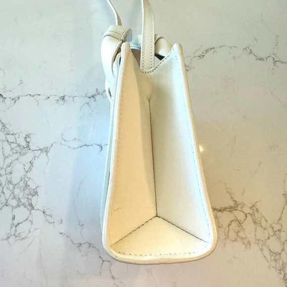 Chloe’ Mini Leather Woody Tote in White - Picture 4 of 12